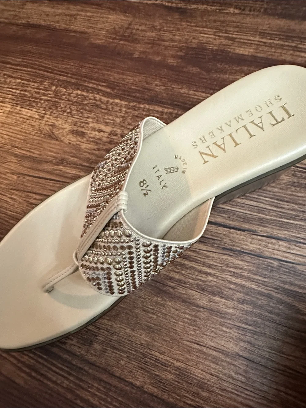 New Italian Shoemakers 8.5 Sandal Cream Wedge Thong Elastic Strap